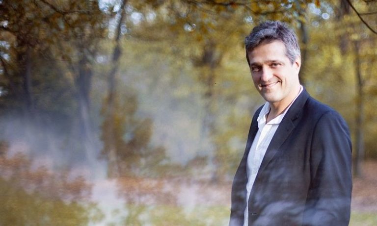Alejandro Lorente presenta su libro “Teatro de familia” – Primera parte