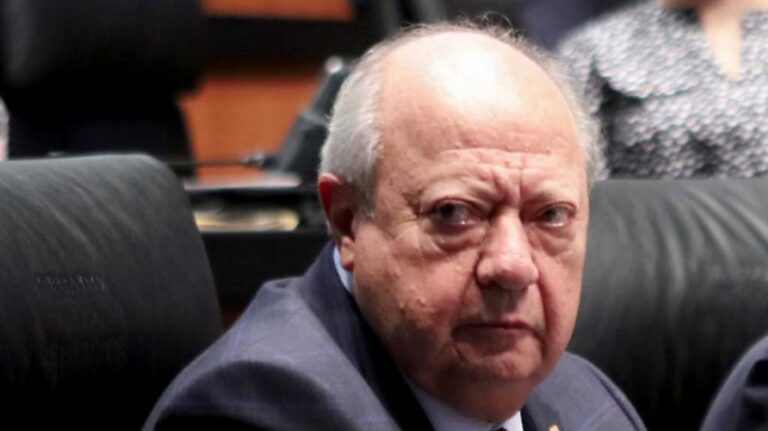 Renuncia Romero Deschamps a Pemex por exhorto de AMLO