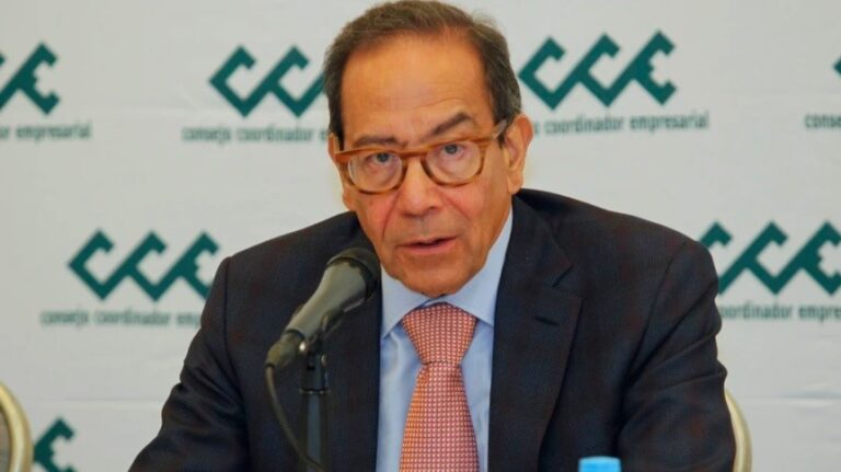 Reeligen por tercera vez a Carlos Salazar Lomelín como presidente de la CCE