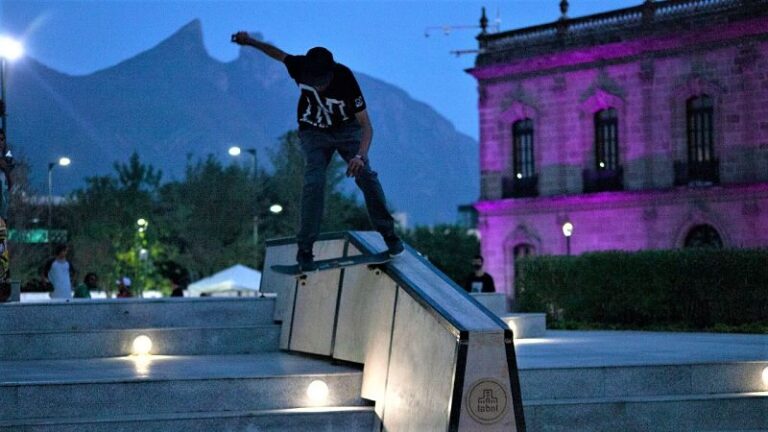 Convierten la Explanada Cultural del LABNL en un skate park