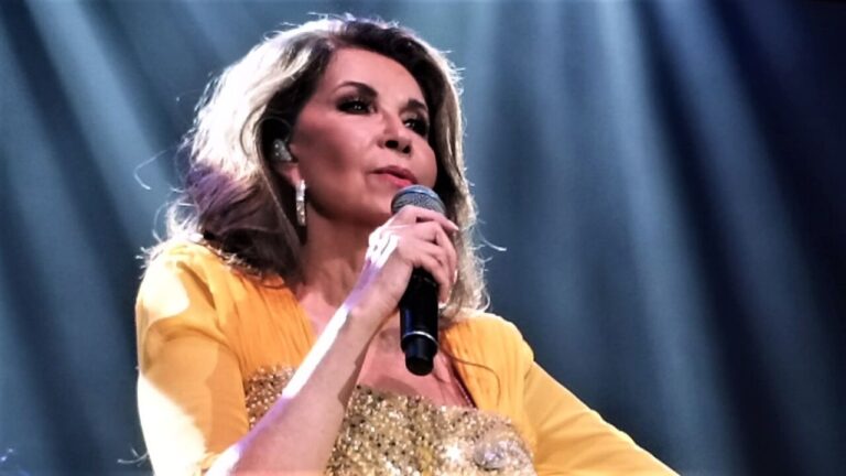 El romanticismo reinó anoche con Guadalupe Pineda y El Consorcio en la Arena Mty