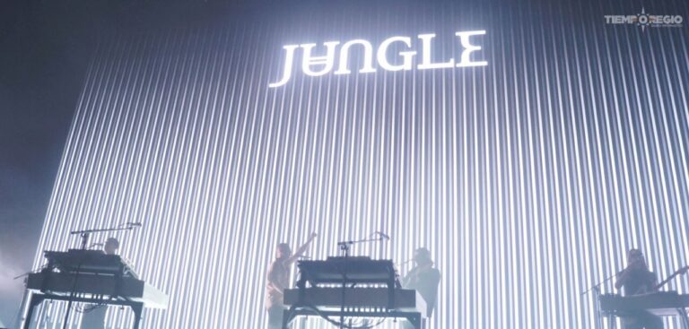 Jungle hace vibrar a los regios con un show colorido y lleno de ritmo