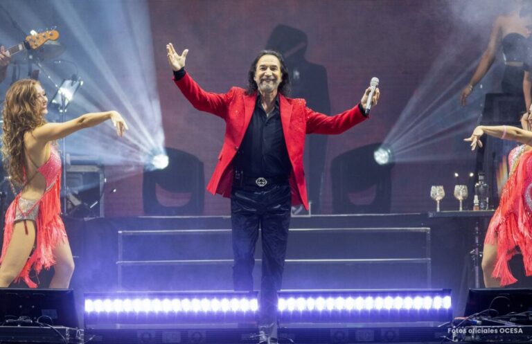 Marco Antonio Solís conquista una vez más los corazones regiomontanos con su romanticismo