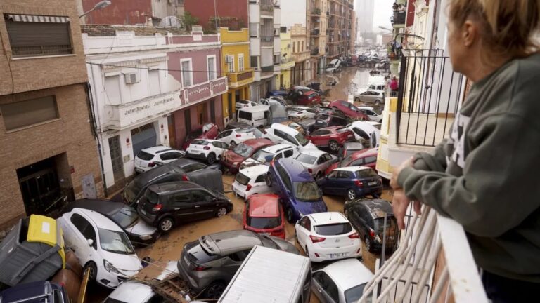 1 - Inundaciones en Valencia La cifra de muertos alcanza los 92 en el temporal más devastador del siglo