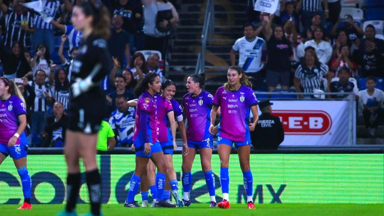 ¡En la cima! Rayadas remonta a Chivas y es superlíder
