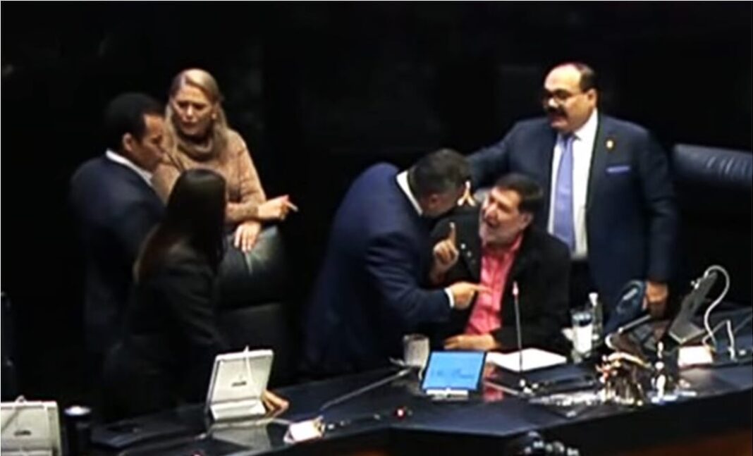 “¡A Mí No Me Grites!” El Enfrentamiento entre Alito Moreno y Noroña en Plena Sesión del Senado “¡A Mí No Me Grites!” El Enfrentamiento entre Alito Moreno y Noroña en Plena Sesión del Senado