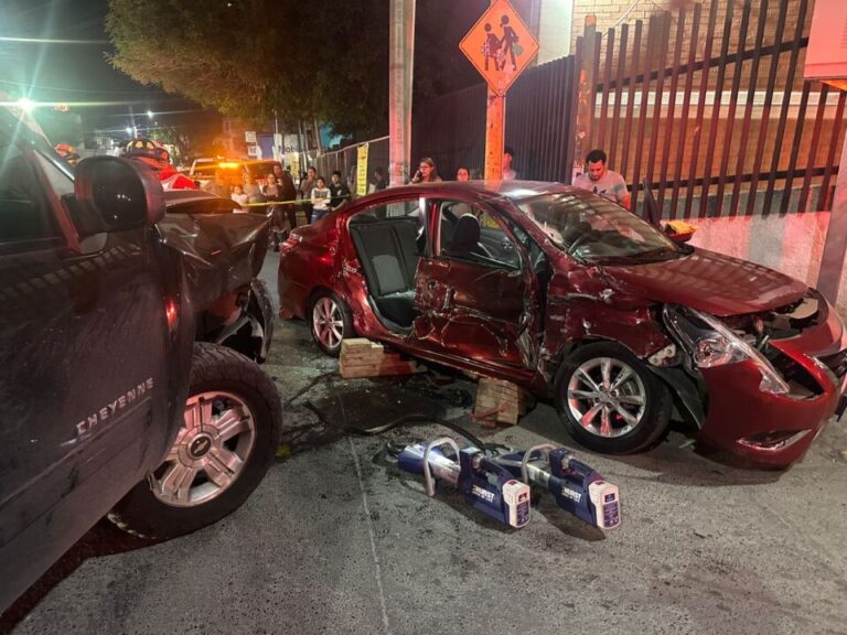 Accidente vial en Monterrey deja un lesionado rescatado por Protección Civil