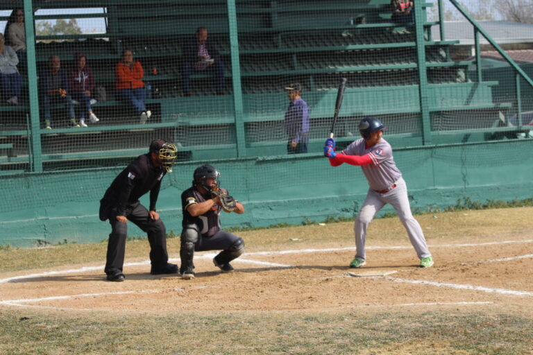 Emocionante Jornada en la Liga de Béisbol Veteranos de Cadereyta: Triunfos y Dominio en el Diamante