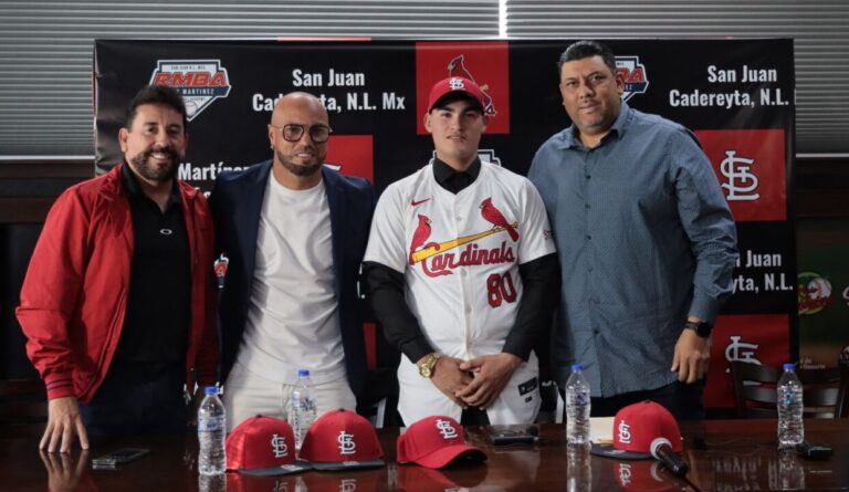 Joven Regio Juan Carlos García Banda firma con los Cardenales de San Luis