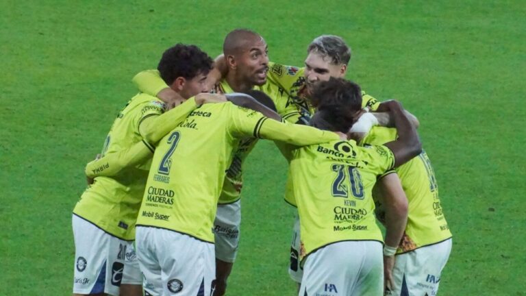 ¡Abucheados! Rayados dejan ir la victoria ante Puebla en J1