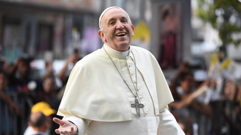 Estado de salud del Papa Francisco se agrava tras crisis respiratoria