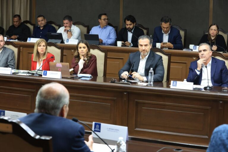 Autoridades y vecinos analizan mejoras en la movilidad de El Huajuco