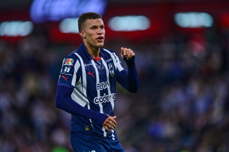 Rayados respira con gran triunfo ante Chivas