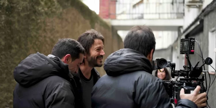 Ceniza en la Boca: Diego Luna Avanza en su Debut como Director