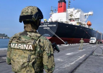 Pemex ha reportado pérdidas por robo de combustible que ascienden a miles de millones de dólares, además de que el gobierno ha dejado de recaudar ingentes sumas por impuestos no cobrados como resultado de esta actividad delictiva.