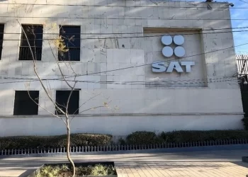 El SAT facilita la regularización fiscal con su programa 2025, dirigido a personas físicas y morales. Este esquema busca incentivar el cumplimiento voluntario de obligaciones fiscales,