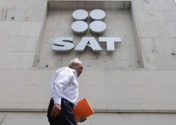 El Servicio de Administración Tributaria (SAT) de México reportó un récord histórico en recaudación por empleado durante el primer semestre de 2025, alcanzando un total de 3.2 billones de pesos.
