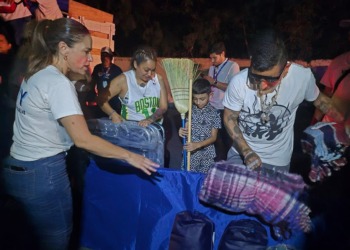 Gobierno de Monterrey atiende a afectados por incendio en Colonia San Martín