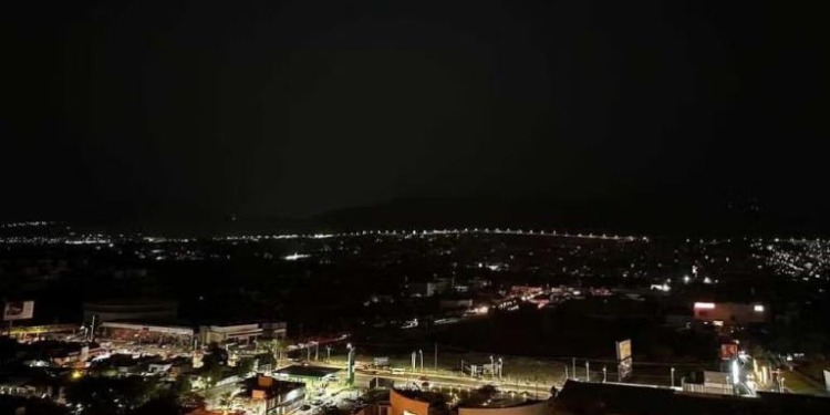 Llamado de la CFE a la Industria de Nuevo León para Reducir Consumo Eléctrico