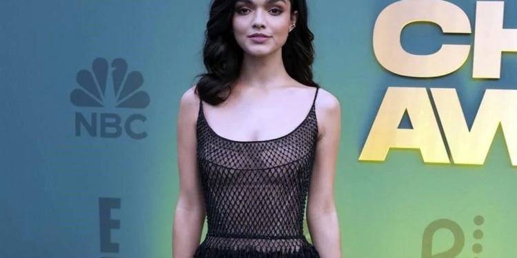 Rachel Zegler abandona el escenario debido a problemas de salud