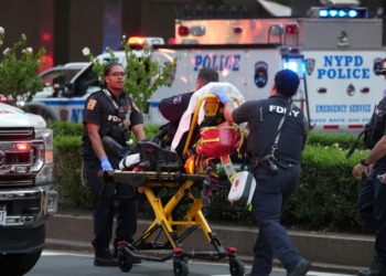 Tiroteo en Nueva York deja cuatro muertos, incluido un agente de policía