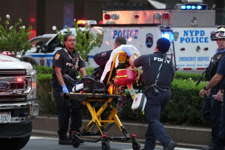 Tiroteo en Nueva York deja cuatro muertos, incluido un agente de policía