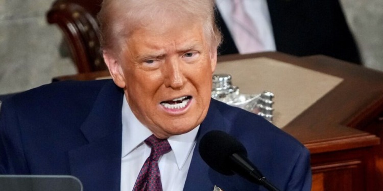 Trump afirma que México está petrificado por los cárteles de la droga