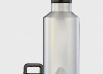 Walmart ha retirado del mercado cerca de 850,000 botellas de agua de acero inoxidable de la marca Ozark Trail de 64 oz (1.9 litros) tras reportarse lesiones graves, incluyendo dos casos de pérdida permanente de la visión