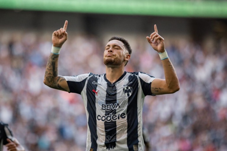 Rayados remonta a Mazatlán con doblete de Ocampos en el Gigante de Acero