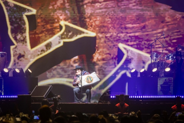 Ramón Ayala presenta en Monterrey una fiesta norteña para la historia de un final