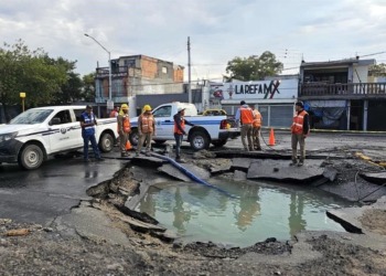 AyD detiene el suministro en tres municipios por megafuga en Guadalupe; cientos de colonias amanecen sin agua