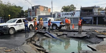 AyD detiene el suministro en tres municipios por megafuga en Guadalupe; cientos de colonias amanecen sin agua