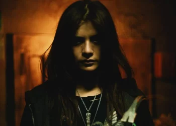 “No me sigas” — Entre la ambición digital y el terror contenido