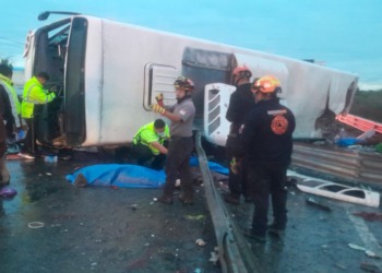 TRAGEDIA EN APODACA: Volcadura de Ruta 611 deja saldo de 8 muertos y múltiples heridos