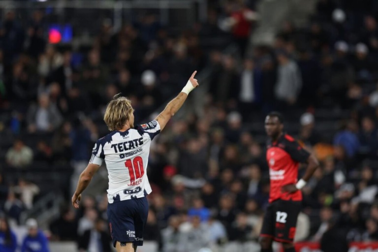Rayados empata con un gran debut de Orellano.