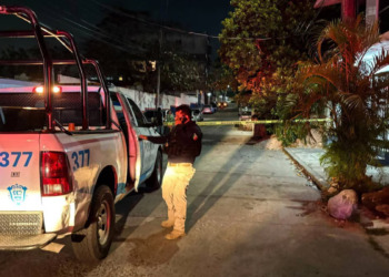 Aficionado muere tras riña campal en partido de la Liga Premier