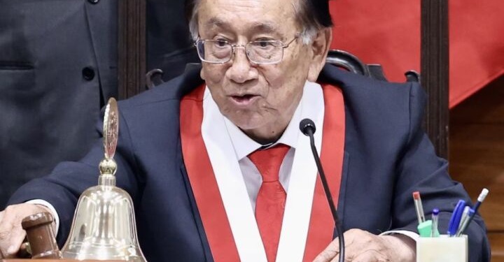 Balcázar asume como nuevo presidente interino Perú