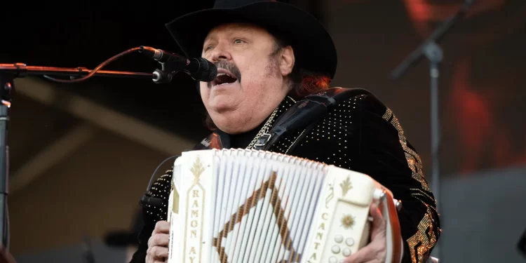 Demandan a Ramón Ayala por 25 mdd por abuso