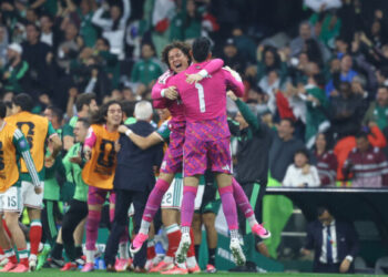 México impone su ley ante Ecuador y avanza a Octavos de Final