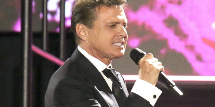 Luis Miguel Hospitalizado