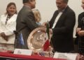“Luy” recibe reconocimiento por  su ardua labor como caricaturista