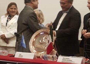 “Luy” recibe reconocimiento por  su ardua labor como caricaturista