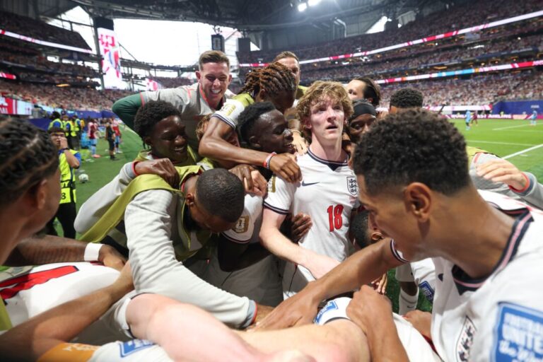 Inglaterra vence al Congo y vuelve a México 40 años después.