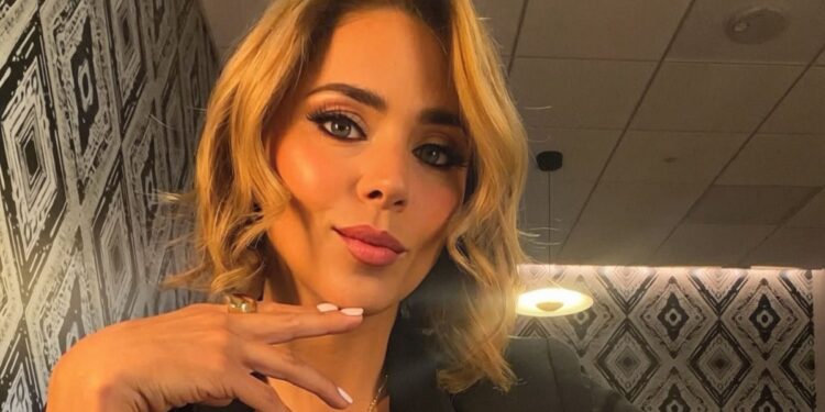 Ana Carla Sinclair durante una entrevista