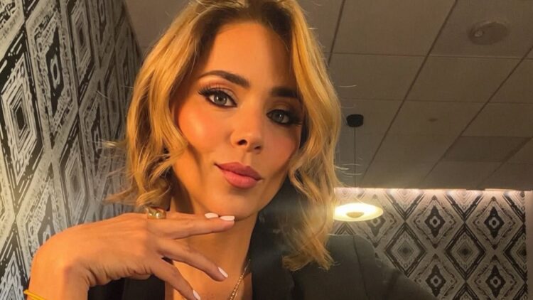 Ana Carla Sinclair durante una entrevista