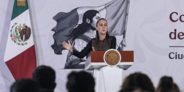 Claudia Sheinbaum en reunión con su gabinete en Palacio Nacional.