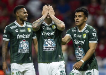 Rodrigo Echeverría durante un partido con el Club León.