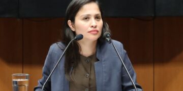 Beatriz Andrea Navarro Pérez en el Congreso de la Unión.