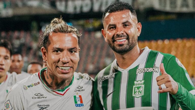 Jugadores de Atlético Nacional y Once Caldas en el partido benéfico en el estadio Atanasio Girardot.