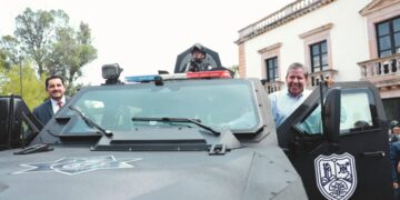 David Monreal entrega equipamiento a la Policía Municipal en Fresnillo